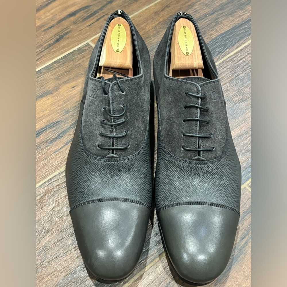 Louis Vuitton for shoes in genuine leather and suede. Details are mind blowing